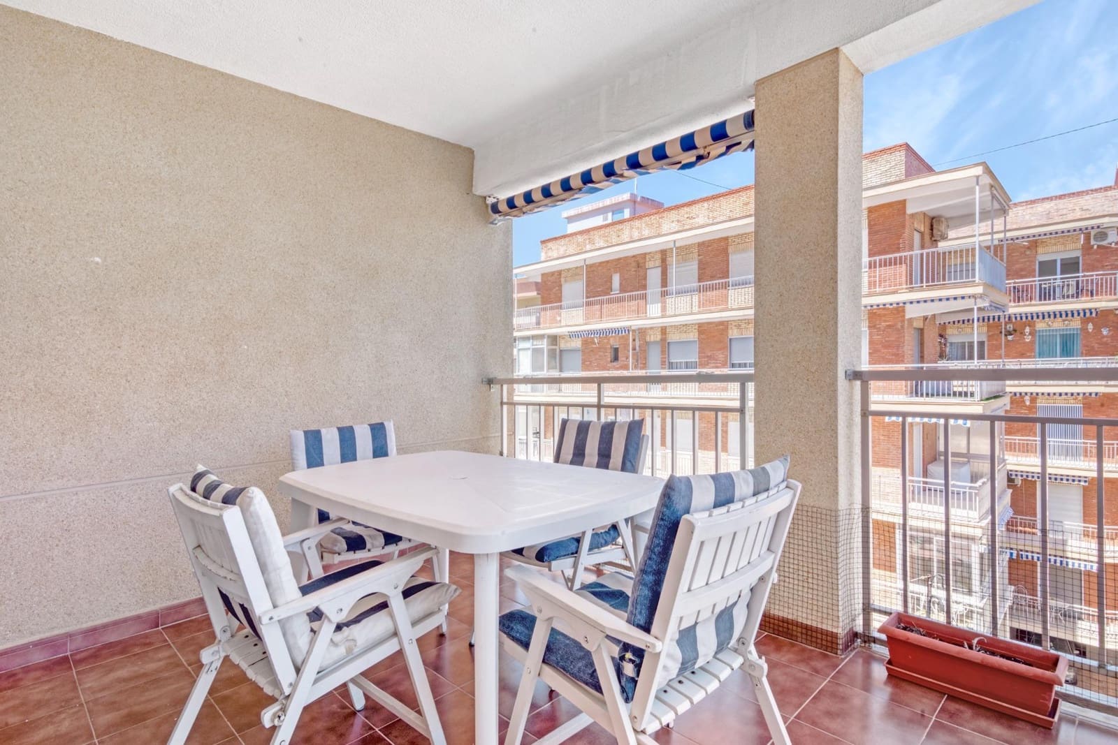 3 bedroom Apartment for rent in Gandia - € 3,100 (Ref: 8680951)