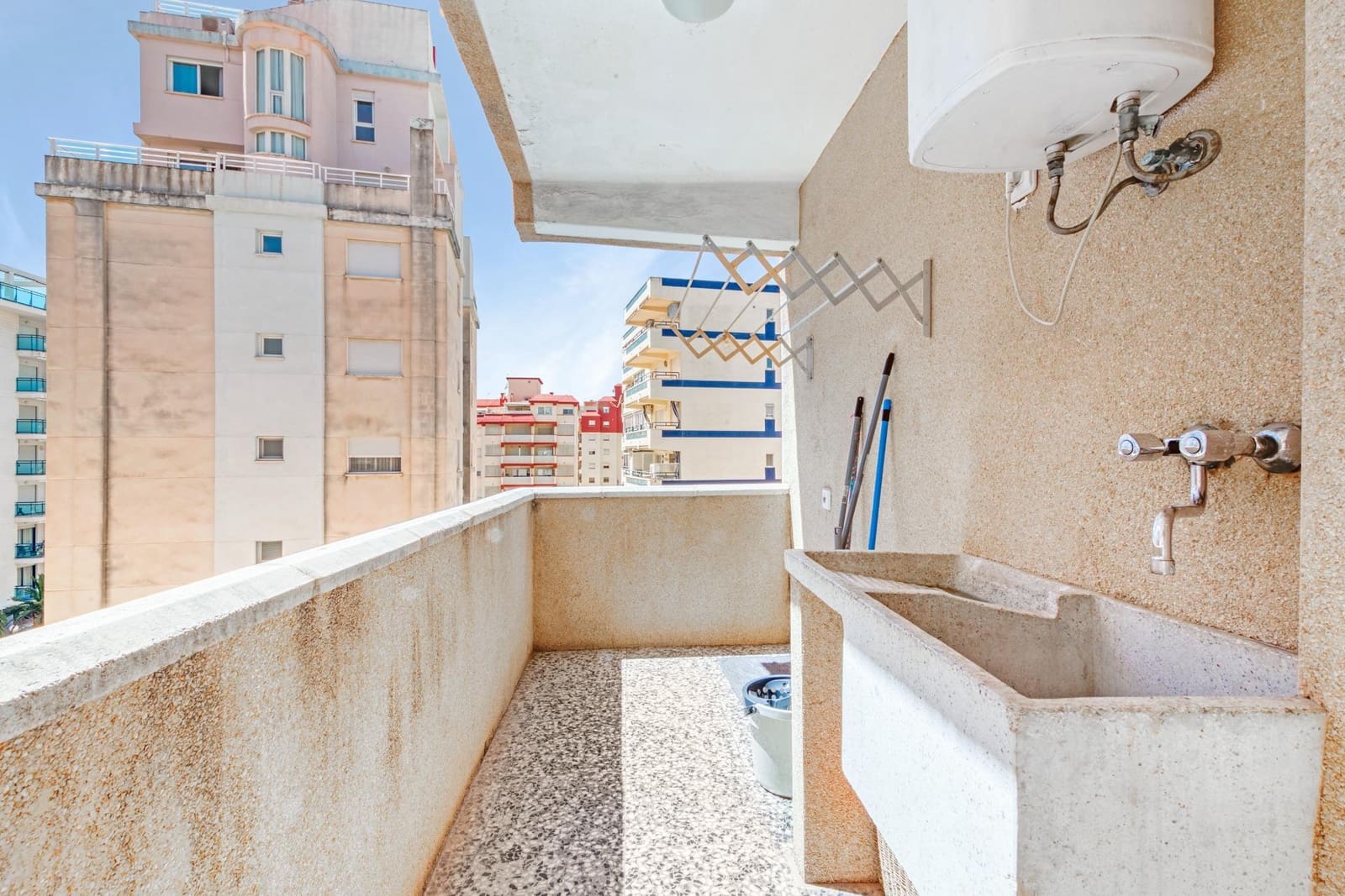 3 bedroom Apartment for rent in Gandia - € 3,100 (Ref: 8680951)