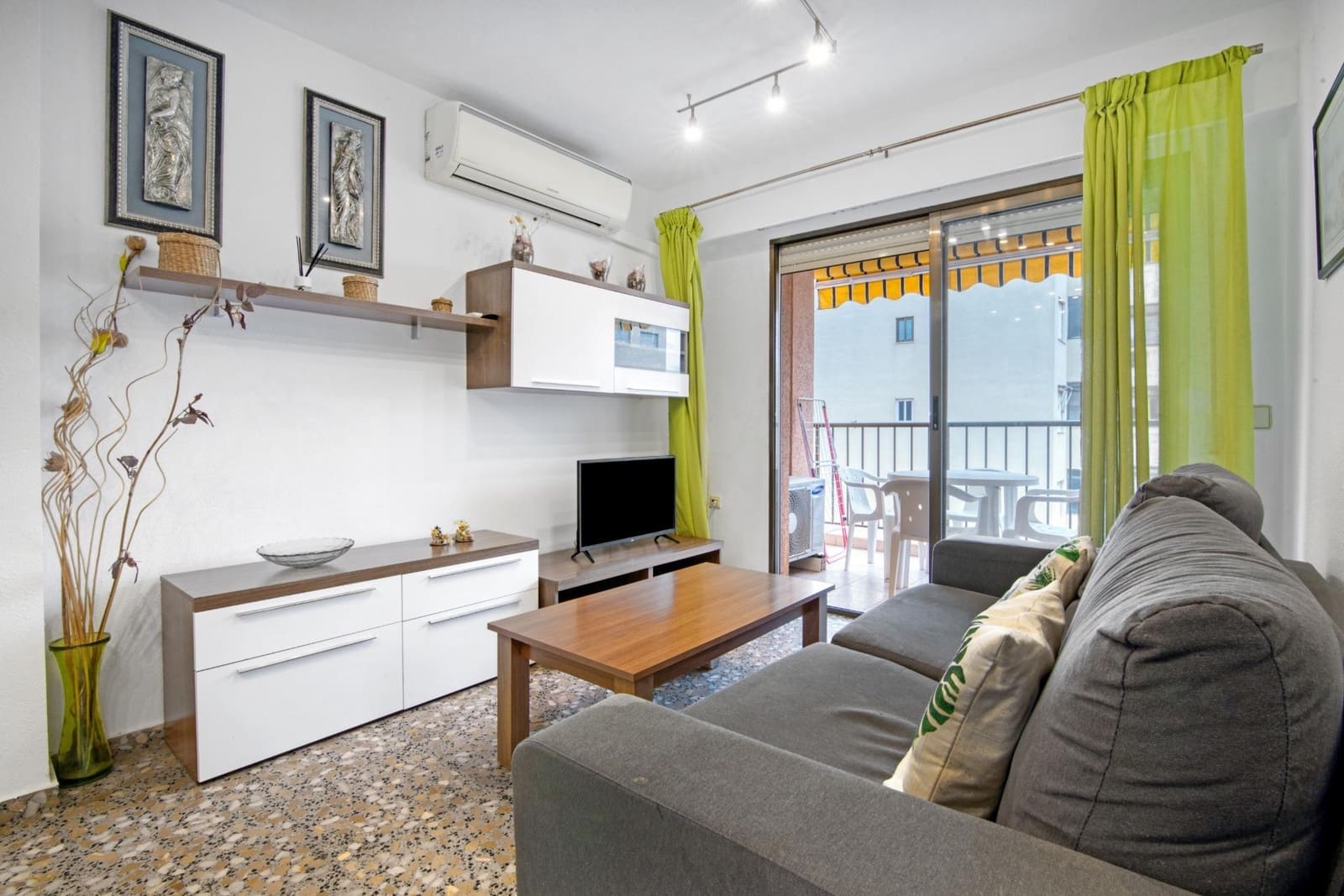 2 soverom Leilighet til leie i Gandia med svømmebasseng - € 3 200 (Ref: 8680954)