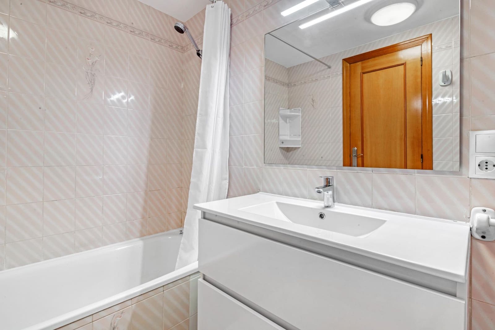 3 soverom Leilighet til leie i Gandia med svømmebasseng - € 3 400 (Ref: 8687657)