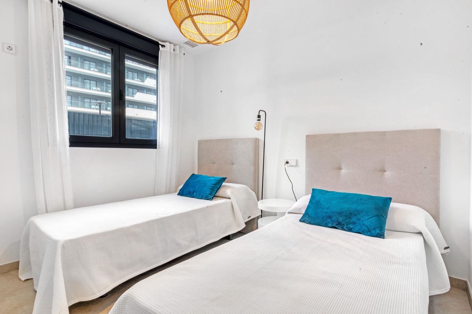 2 quarto Apartamento para arrendar em Gandia com piscina - 4 200 € (Ref: 8687661)