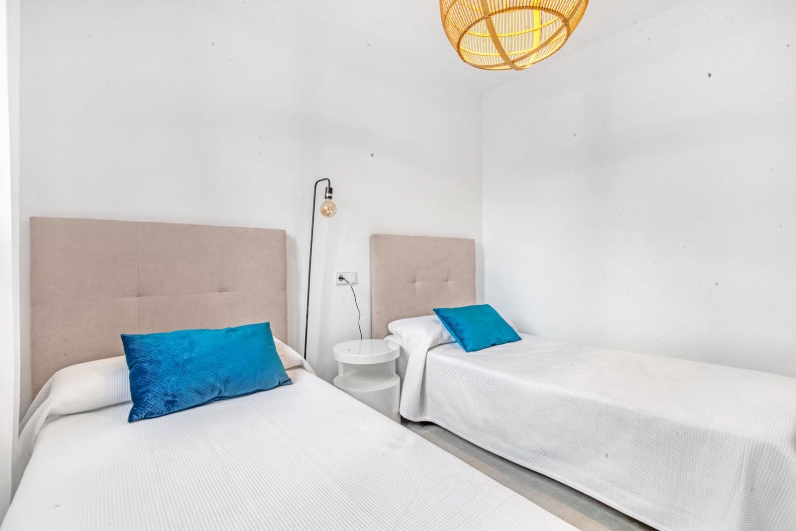 2 quarto Apartamento para arrendar em Gandia com piscina - 4 200 € (Ref: 8687661)