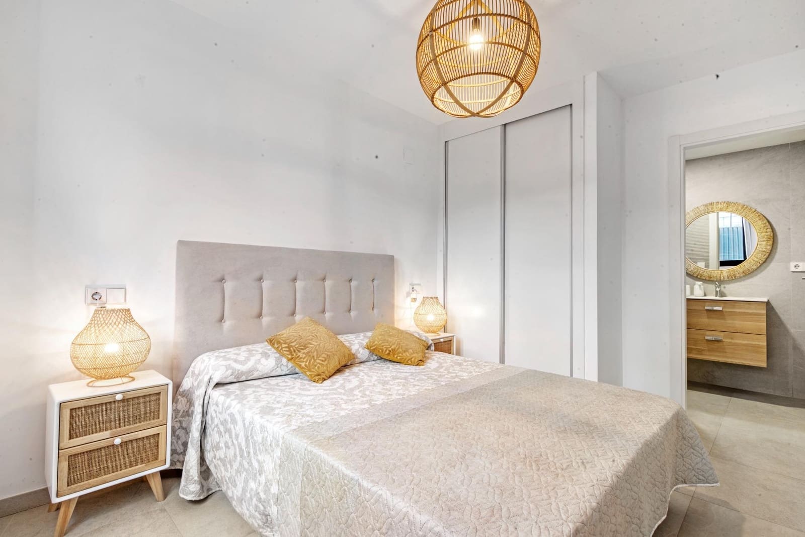 2 quarto Apartamento para arrendar em Gandia com piscina - 4 200 € (Ref: 8687661)