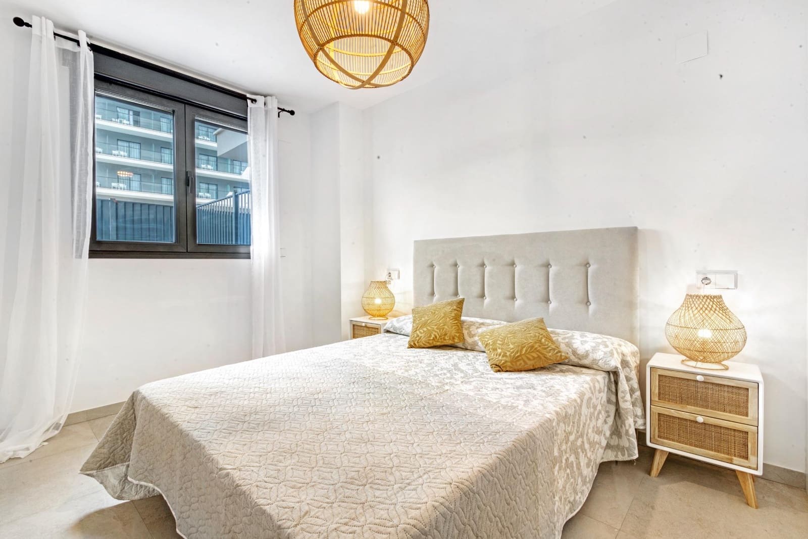 2 quarto Apartamento para arrendar em Gandia com piscina - 4 200 € (Ref: 8687661)