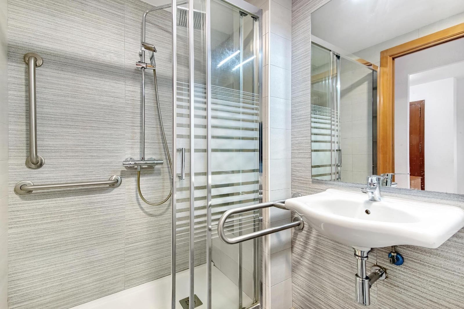 2 bedroom Apartment for rent in Gandia with pool - € 3,200 (Ref: 8817783)