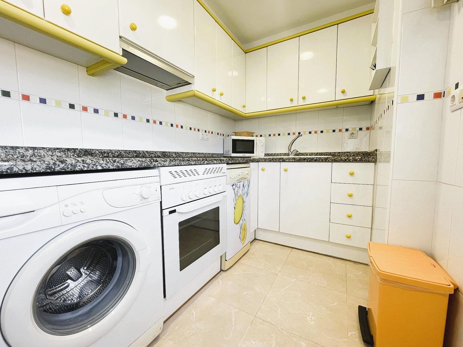 3 Zimmer Apartment zu vermieten in Gandia mit Pool Garage - 950 € (Ref: 9029822)