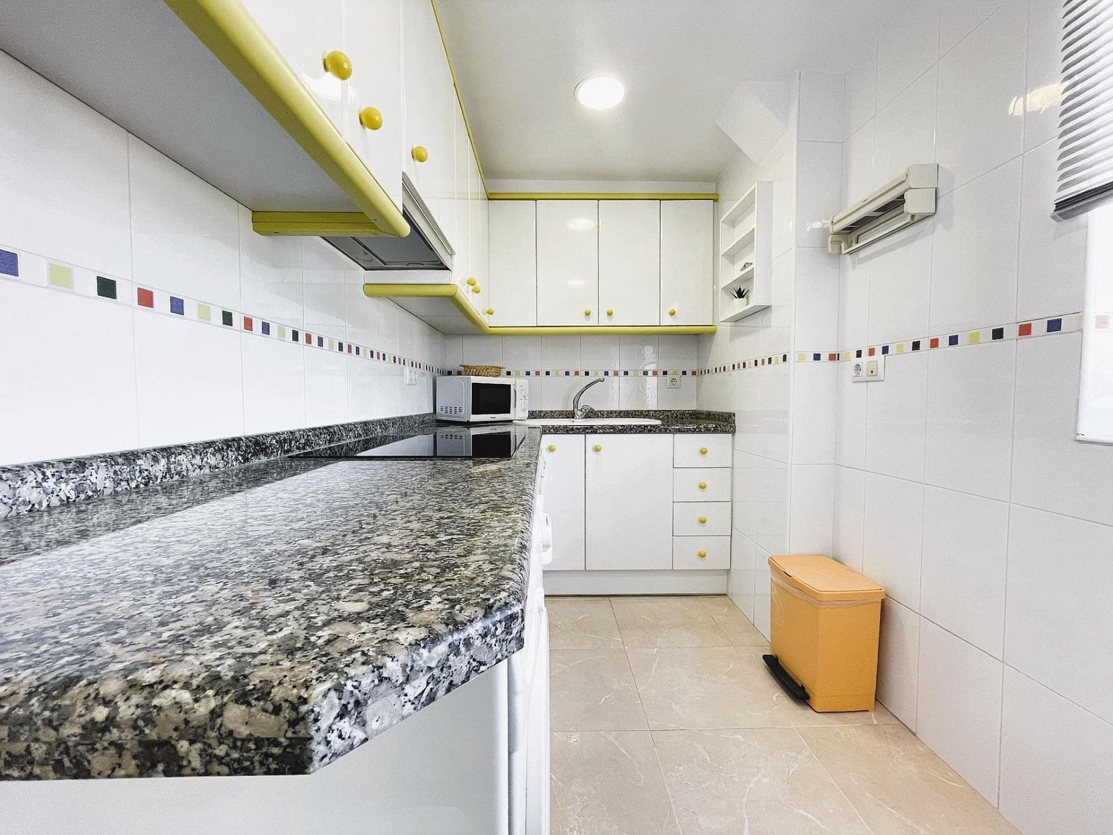 3 Zimmer Apartment zu vermieten in Gandia mit Pool Garage - 950 € (Ref: 9029822)