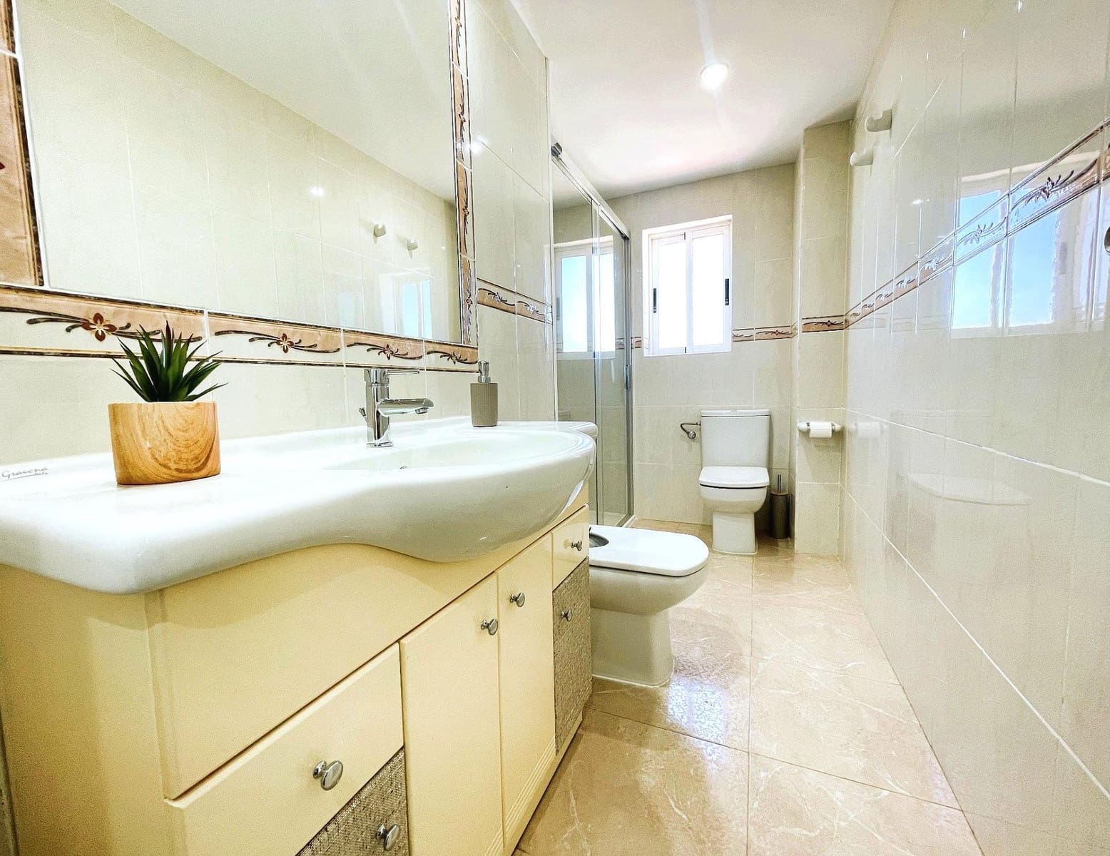 3 Zimmer Apartment zu vermieten in Gandia mit Pool Garage - 950 € (Ref: 9029822)