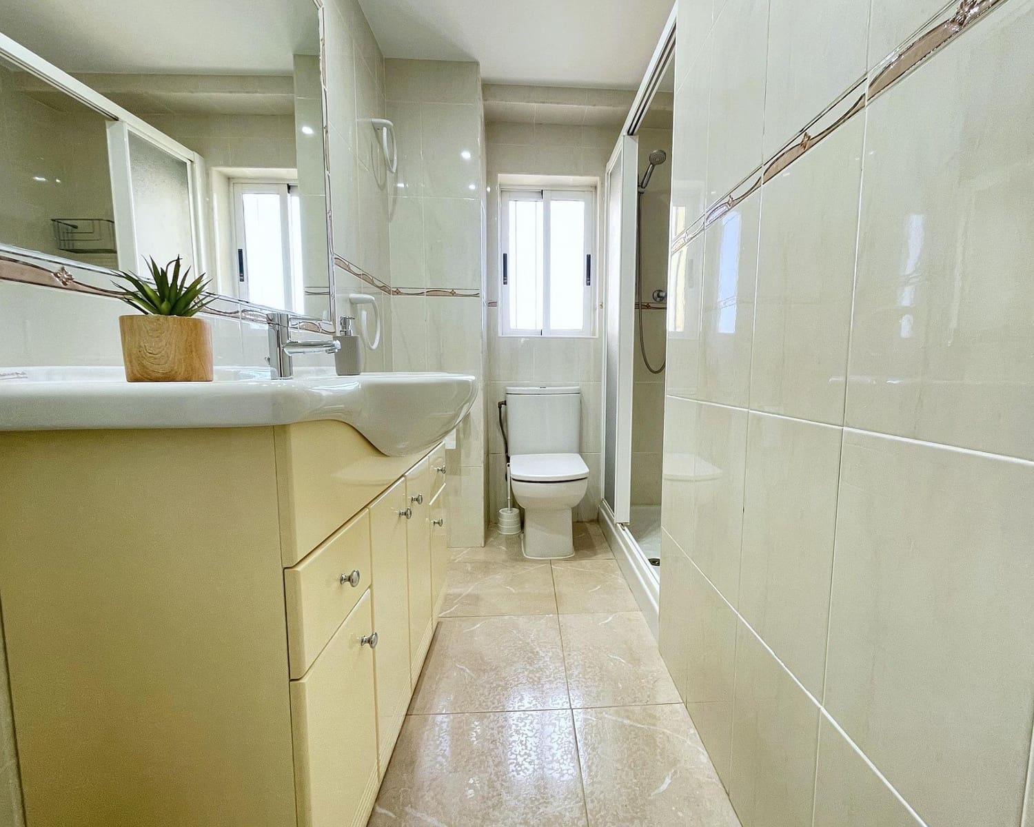 3 Zimmer Apartment zu vermieten in Gandia mit Pool Garage - 950 € (Ref: 9029822)