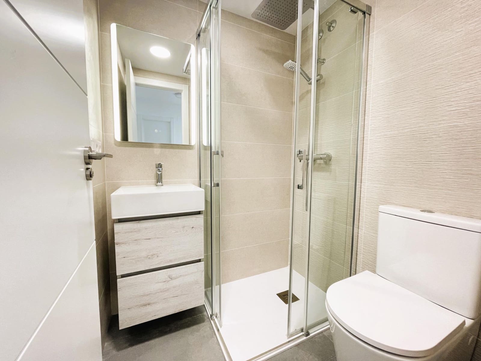 3 Zimmer Apartment zu vermieten in Gandia mit Pool Garage - 900 € (Ref: 9029823)