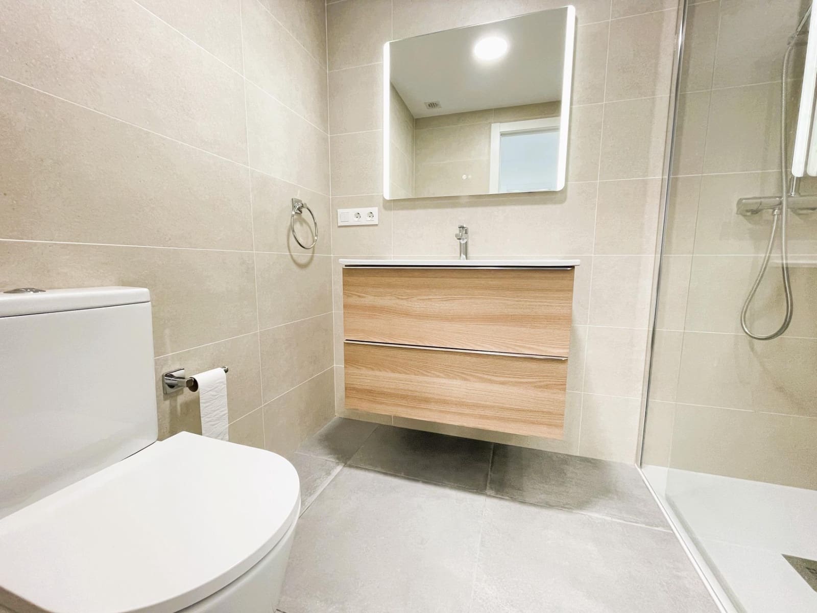 3 Zimmer Apartment zu vermieten in Gandia mit Pool Garage - 900 € (Ref: 9029823)