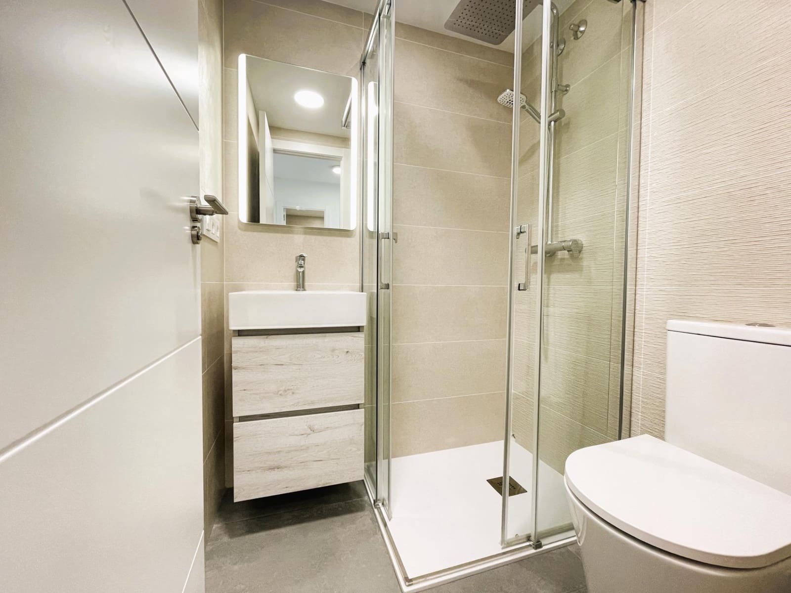 3 Zimmer Apartment zu vermieten in Gandia mit Pool Garage - 900 € (Ref: 9029823)