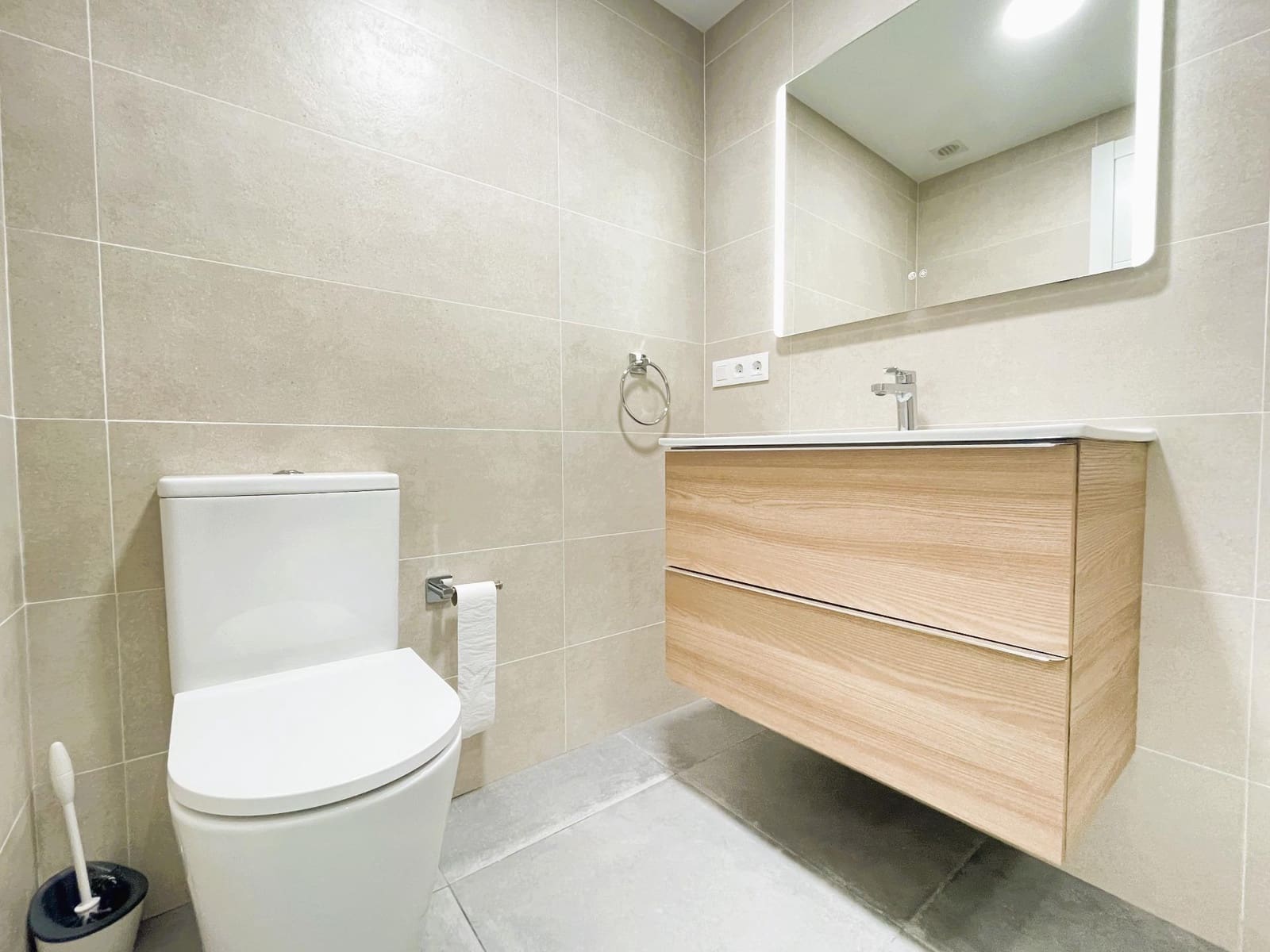 3 Zimmer Apartment zu vermieten in Gandia mit Pool Garage - 900 € (Ref: 9029823)