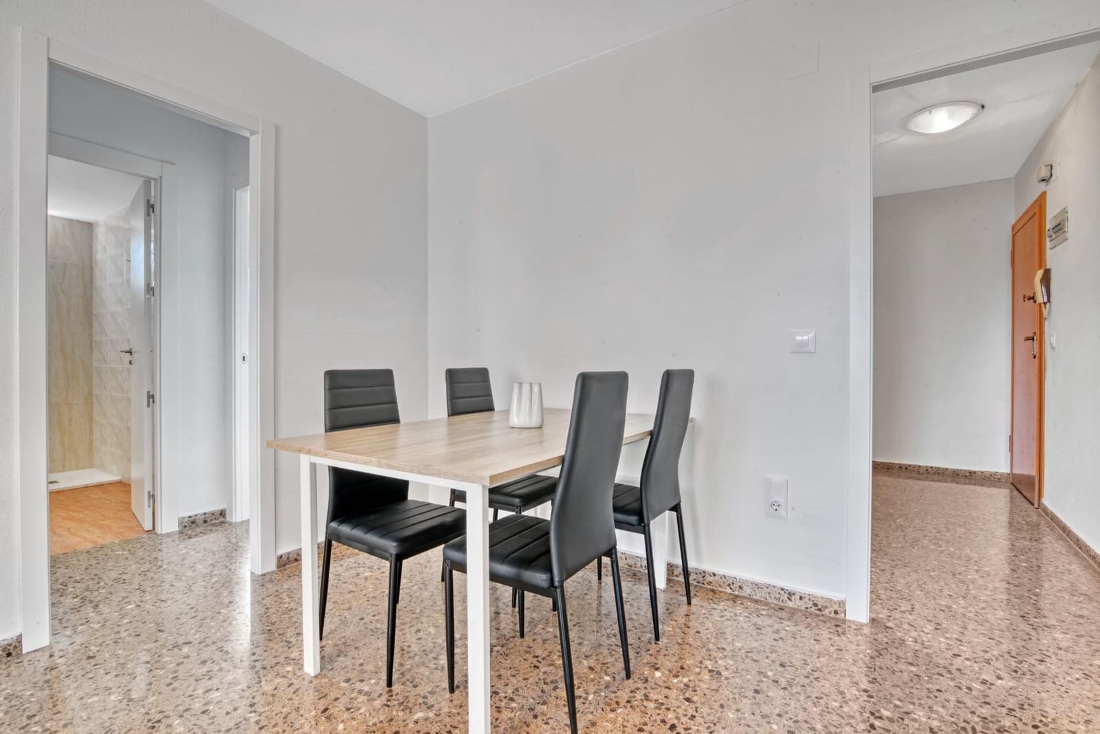 2 slaapkamer Appartement te huur in Gandia met zwembad - € 600 (Ref: 9029825)