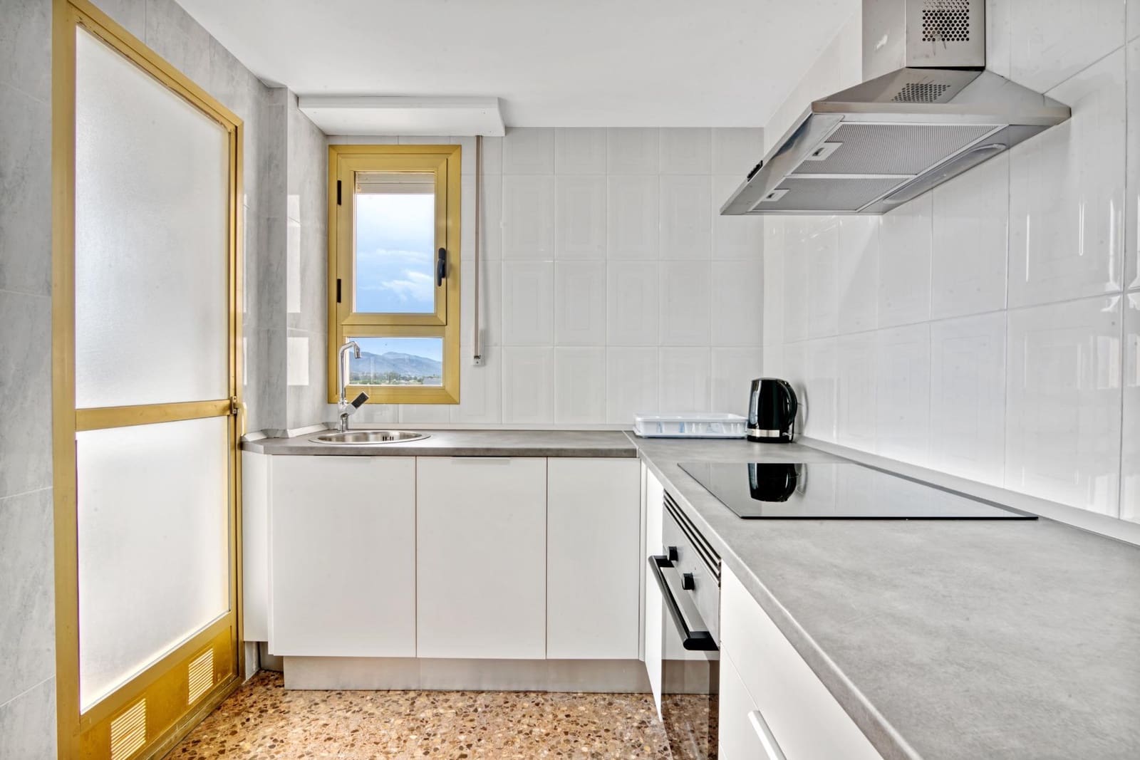 2 slaapkamer Appartement te huur in Gandia met zwembad - € 600 (Ref: 9029825)