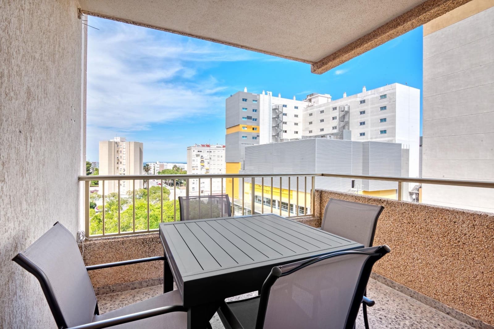 2 slaapkamer Appartement te huur in Gandia met zwembad - € 600 (Ref: 9029825)
