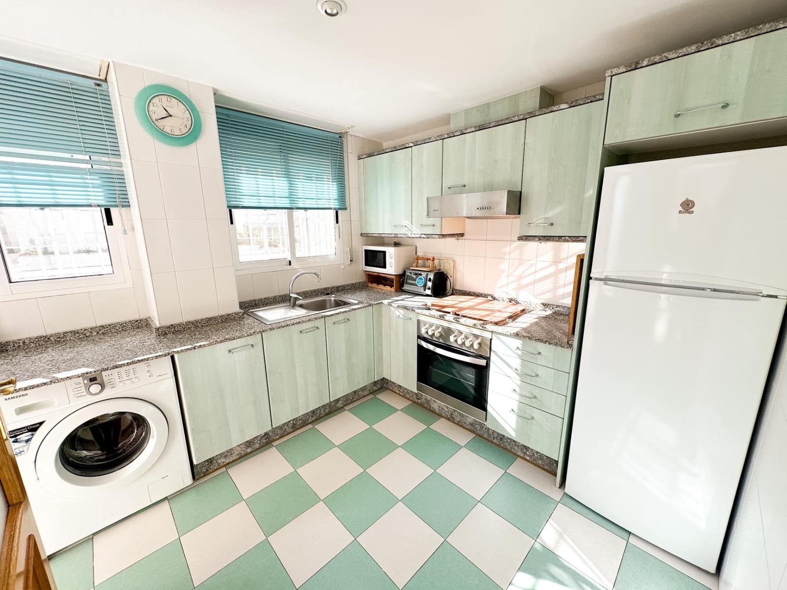 Apartamento de 2 habitaciones en Gandia en alquiler con piscina - 3.100 € (Ref: 9294301)
