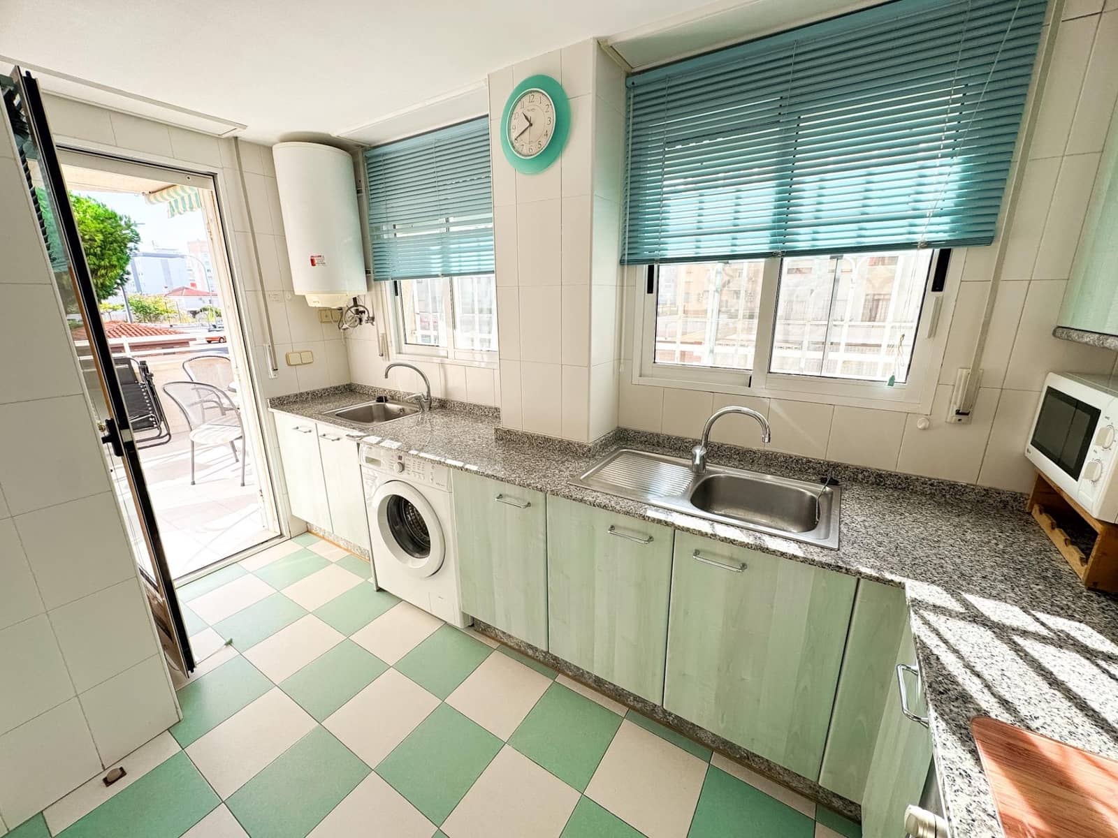 Apartamento de 2 habitaciones en Gandia en alquiler con piscina - 3.100 € (Ref: 9294301)
