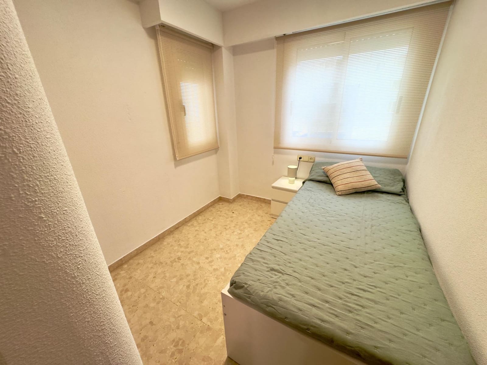 Apartamento de 2 habitaciones en Gandia en alquiler con piscina - 3.100 € (Ref: 9294301)