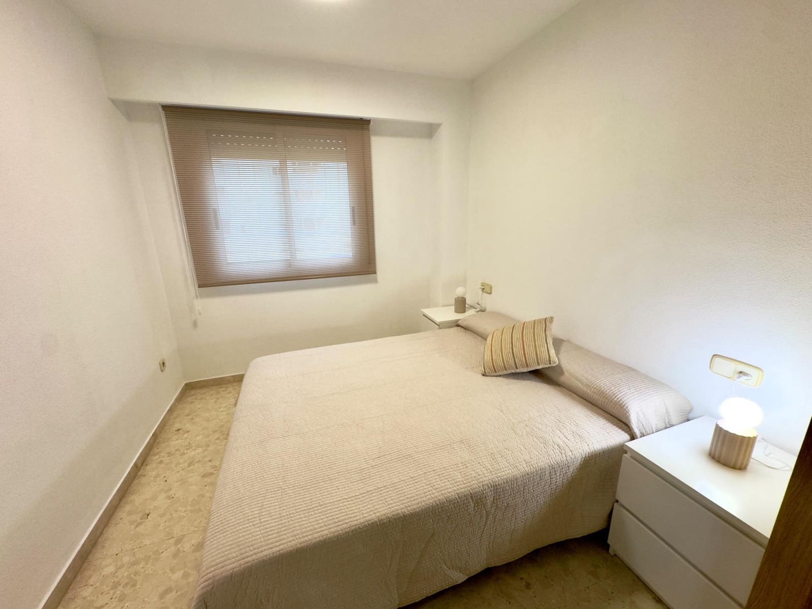 Apartamento de 2 habitaciones en Gandia en alquiler con piscina - 3.100 € (Ref: 9294301)