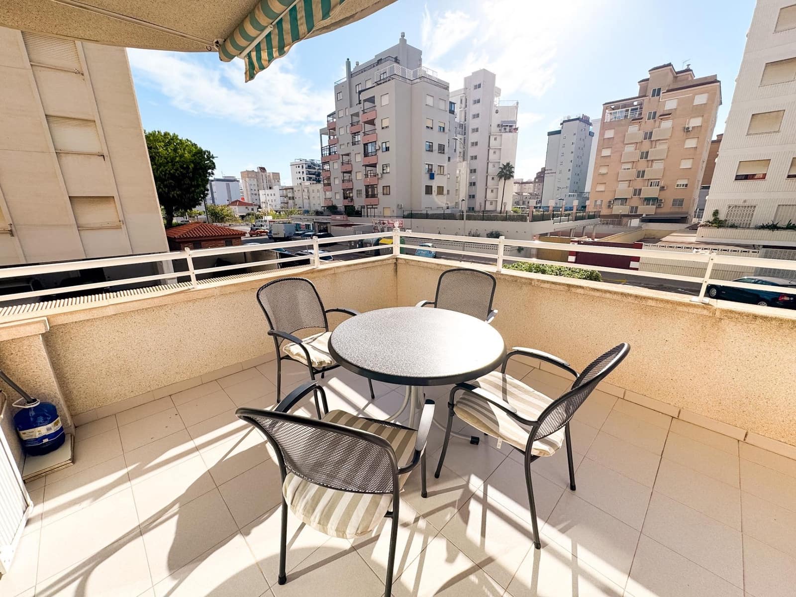 Apartamento de 2 habitaciones en Gandia en alquiler con piscina - 3.100 € (Ref: 9294301)