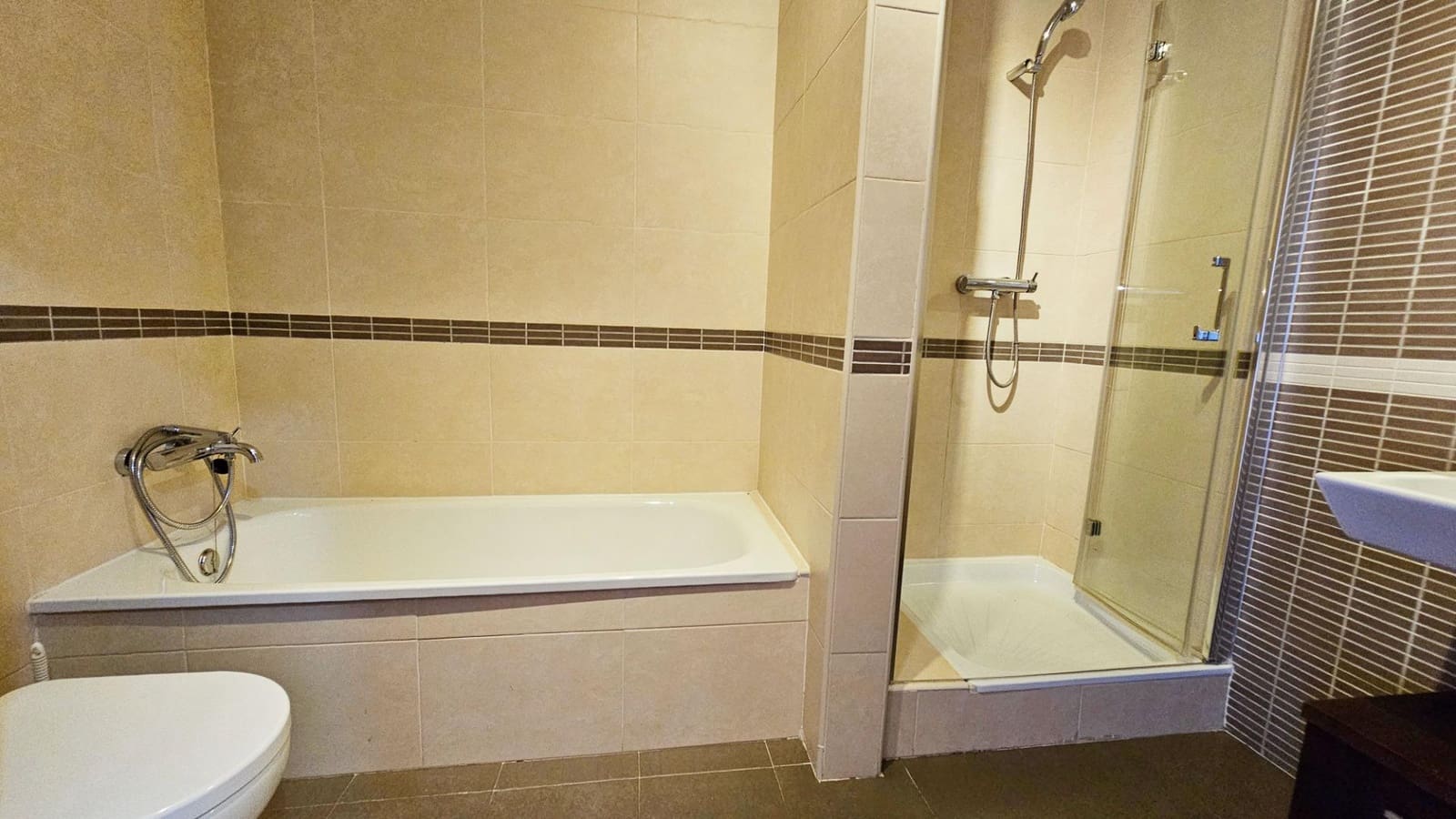 Ático de 2 habitaciones en Benalmádena en alquiler con piscina garaje - 1.450 € (Ref: 10055273)