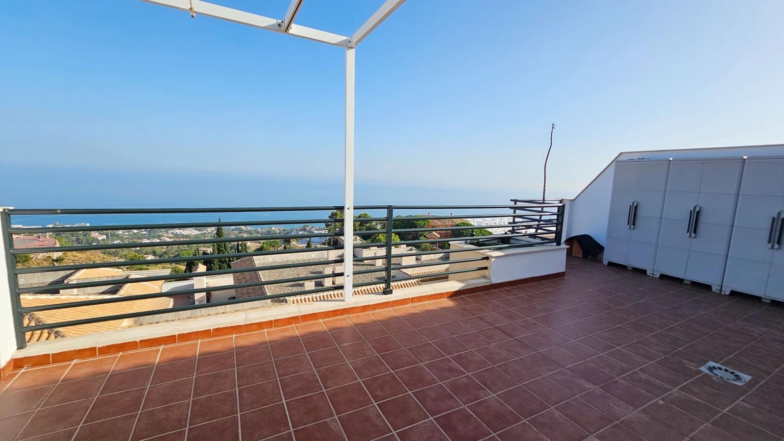 Ático de 2 habitaciones en Benalmádena en alquiler con piscina garaje - 1.450 € (Ref: 10055273)
