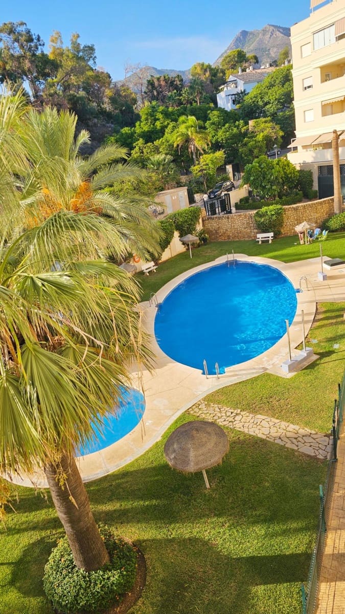 3 Zimmer Apartment zu vermieten in Torrequebrada mit Pool Garage - 1.300 € (Ref: 10131969)