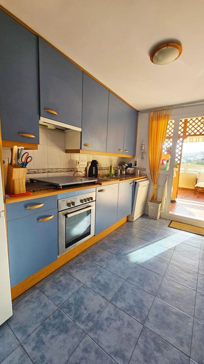 3 Zimmer Apartment zu vermieten in Torrequebrada mit Pool Garage - 1.300 € (Ref: 10131969)