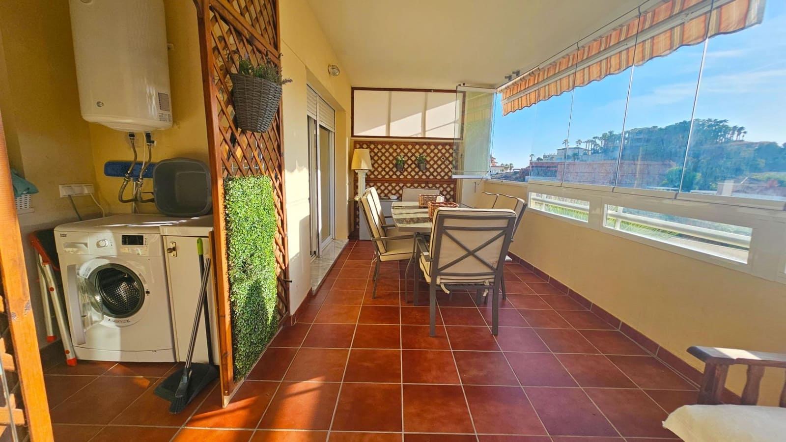 3 Zimmer Apartment zu vermieten in Torrequebrada mit Pool Garage - 1.300 € (Ref: 10131969)