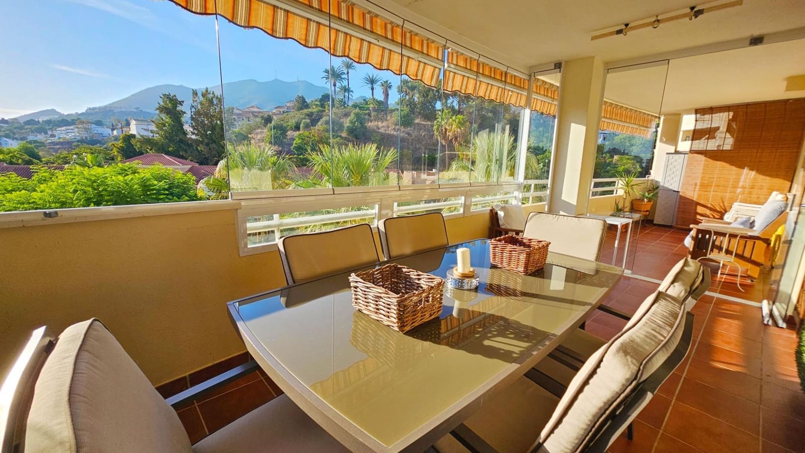 3 Zimmer Apartment zu vermieten in Torrequebrada mit Pool Garage - 1.300 € (Ref: 10131969)