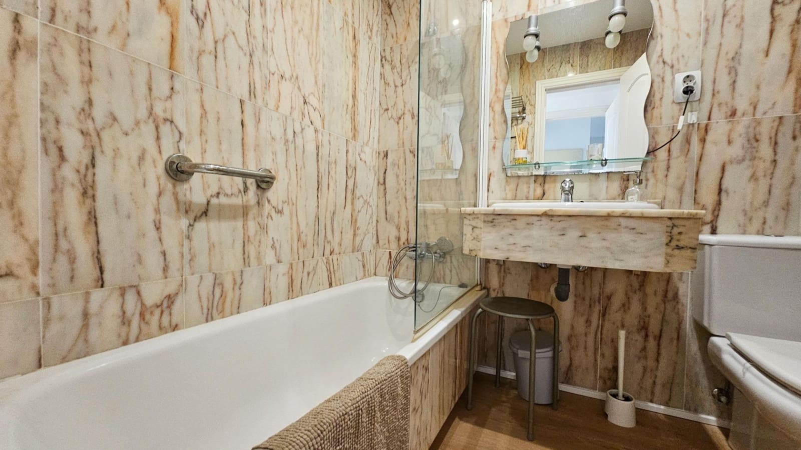 3 Zimmer Apartment zu vermieten in Torrequebrada mit Pool Garage - 1.300 € (Ref: 10131969)