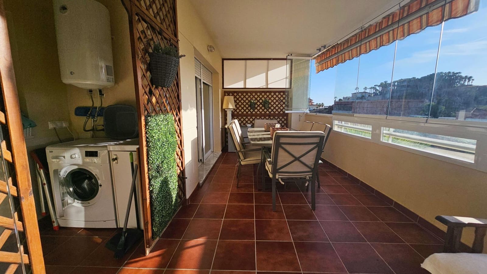 3 Zimmer Apartment zu vermieten in Torrequebrada mit Pool Garage - 1.300 € (Ref: 10131969)