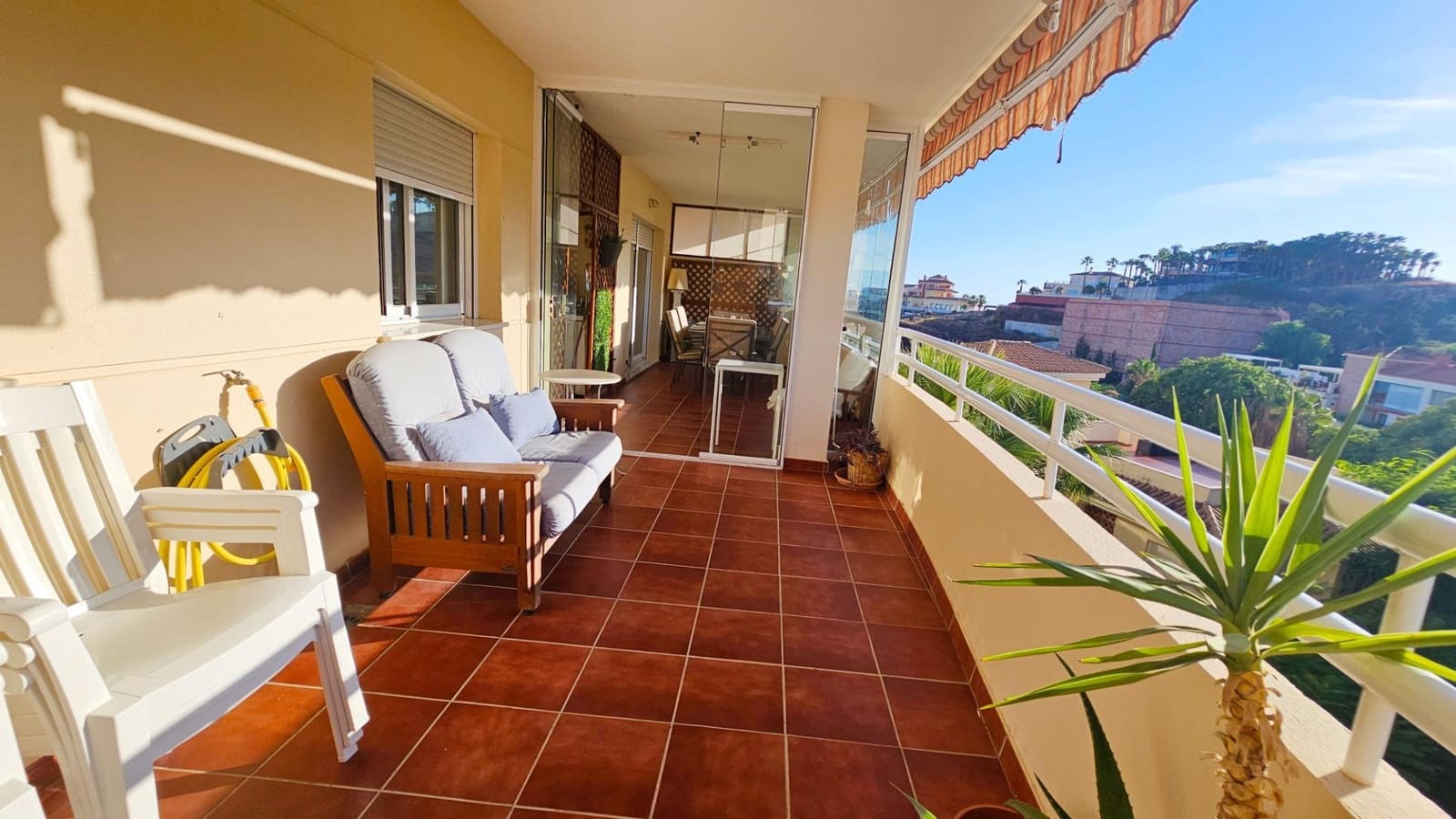 3 Zimmer Apartment zu vermieten in Torrequebrada mit Pool Garage - 1.300 € (Ref: 10131969)