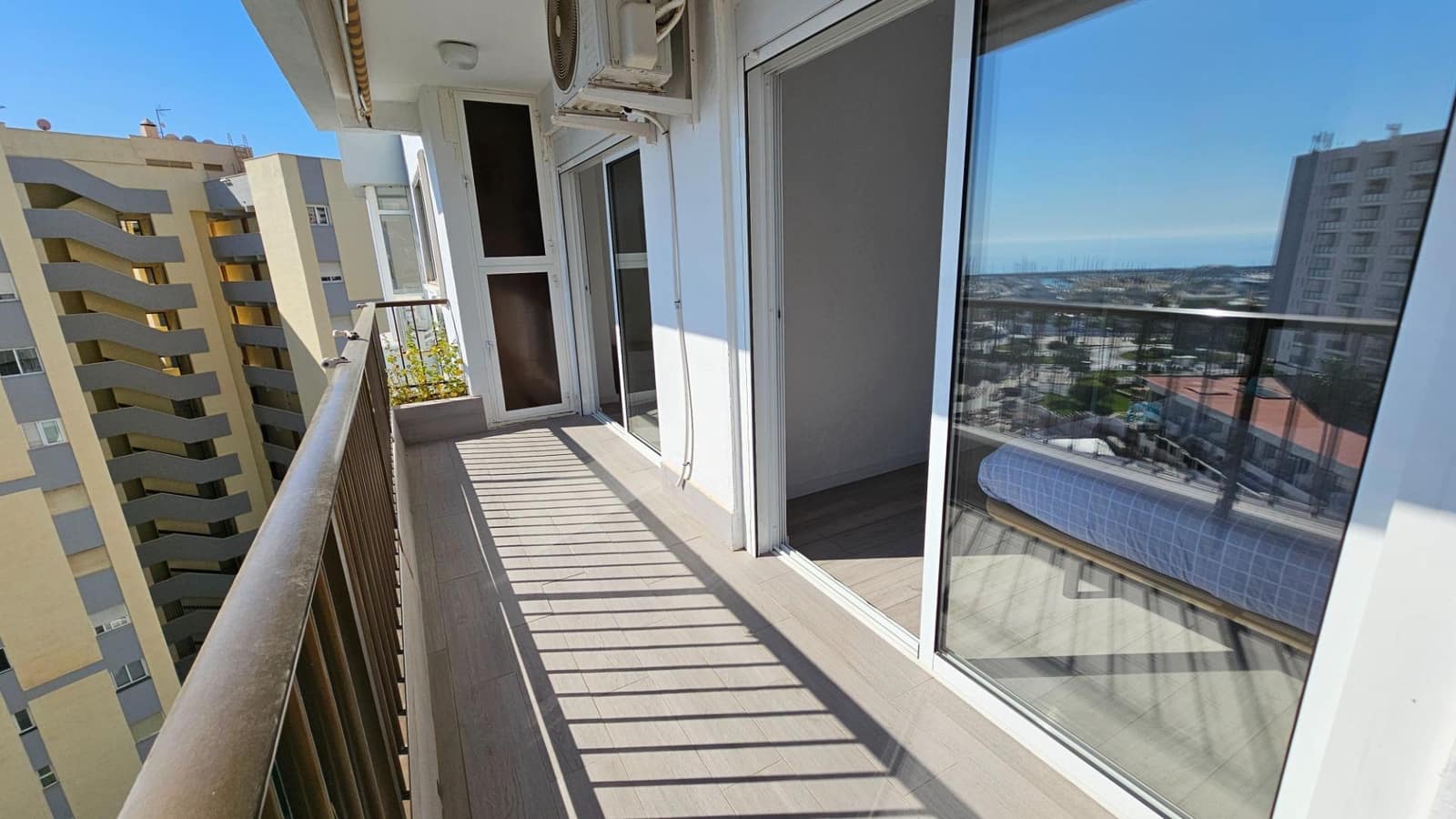 3 soveværelse Lejlighed til salg i Benalmadena Costa med swimmingpool - € 420.000 (Ref: 8226382)