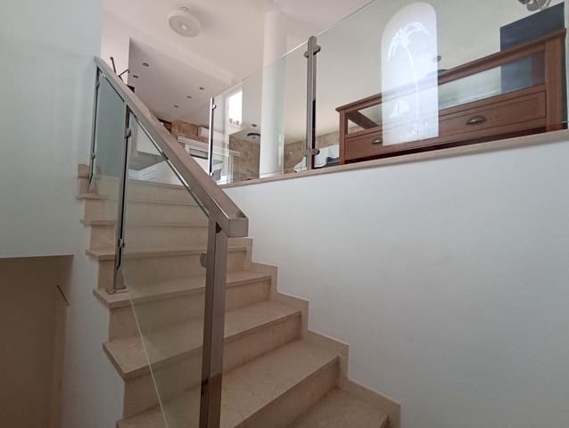 4 sypialnia Willa na sprzedaż w Benalmádena z basenem garażem - 1 170 000 € (Ref: 8373778)