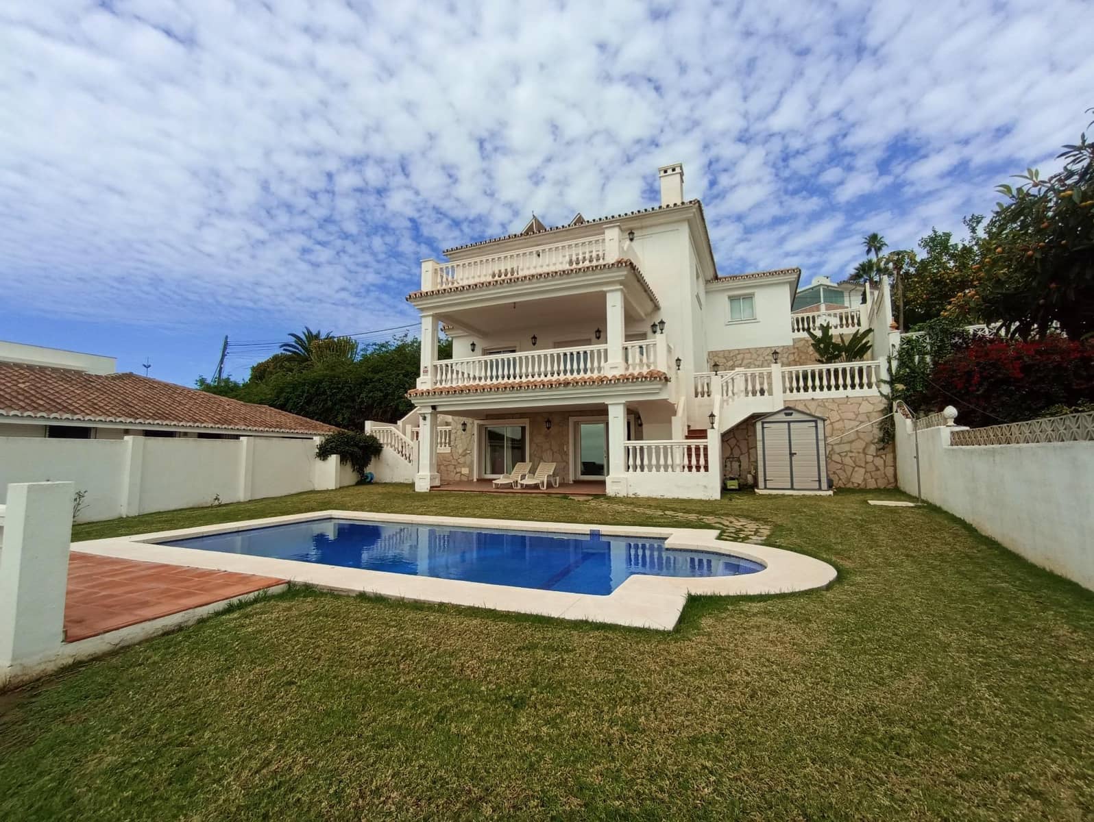 4 sypialnia Willa na sprzedaż w Benalmadena z basenem garażem - 1 170 000 € (Ref: 8373778)