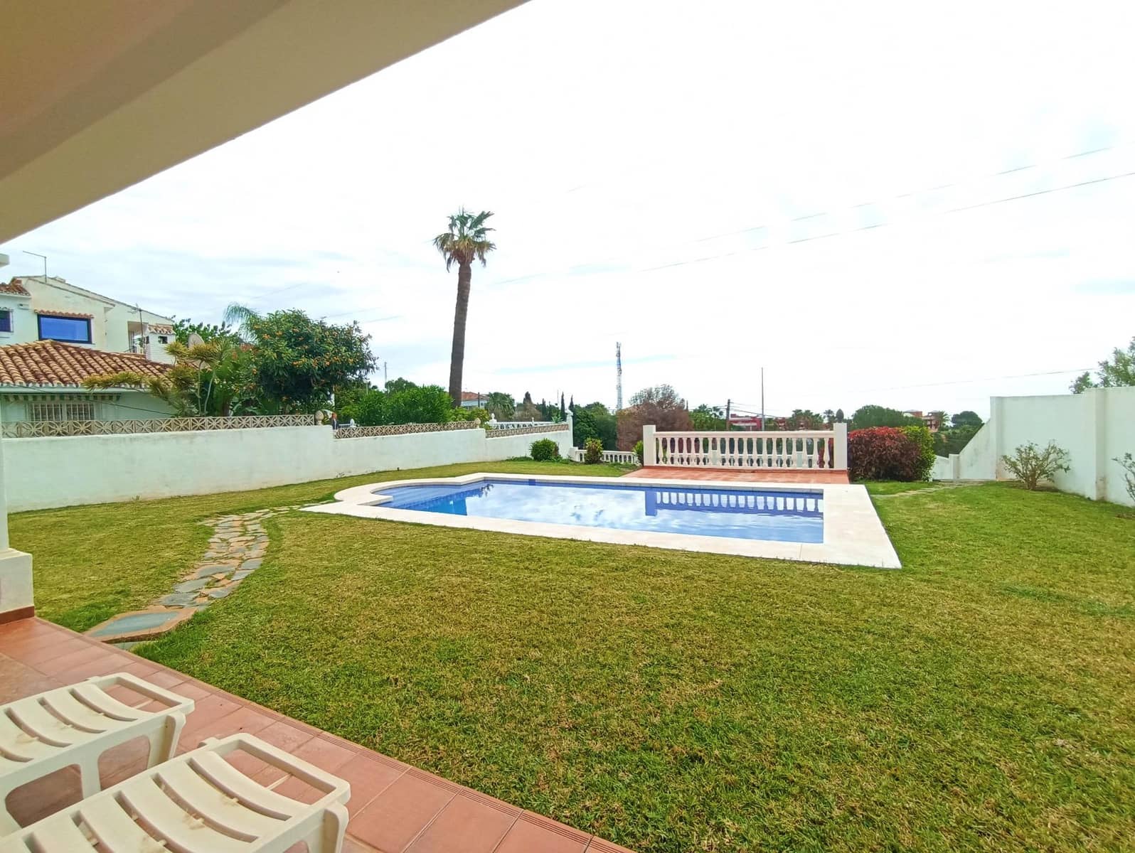 4 sypialnia Willa na sprzedaż w Benalmadena z basenem garażem - 1 170 000 € (Ref: 8373778)