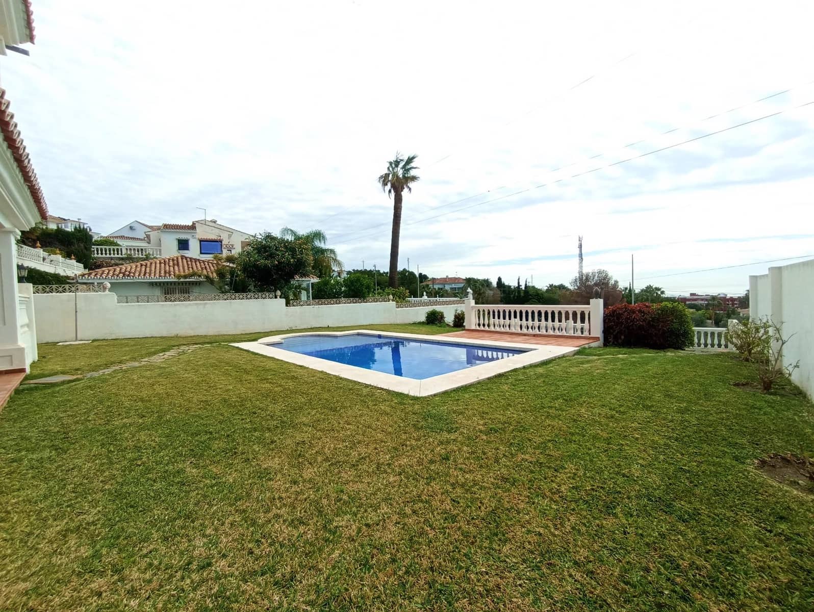 4 sypialnia Willa na sprzedaż w Benalmadena z basenem garażem - 1 170 000 € (Ref: 8373778)