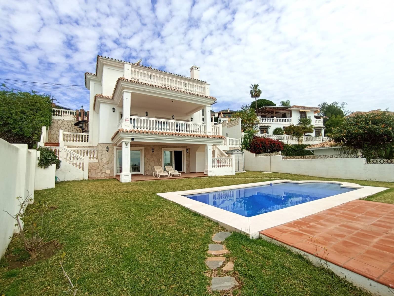 4 sypialnia Willa na sprzedaż w Benalmadena z basenem garażem - 1 170 000 € (Ref: 8373778)