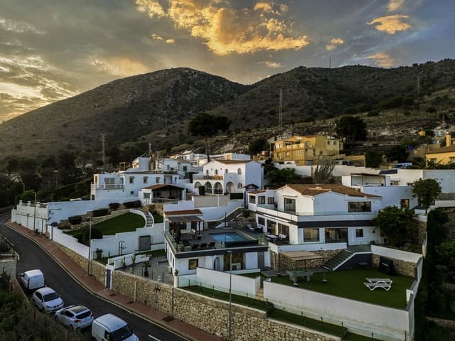 Chalet de 6 habitaciones en Benalmádena en venta con piscina garaje - 1.450.000 € (Ref: 8972127)