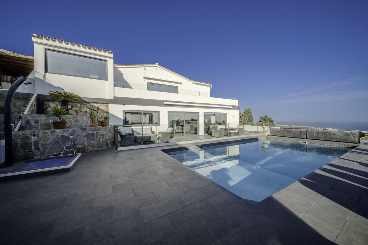 6 Zimmer Villa zu verkaufen in Benalmadena mit Pool Garage - 1.450.000 € (Ref: 8972127)