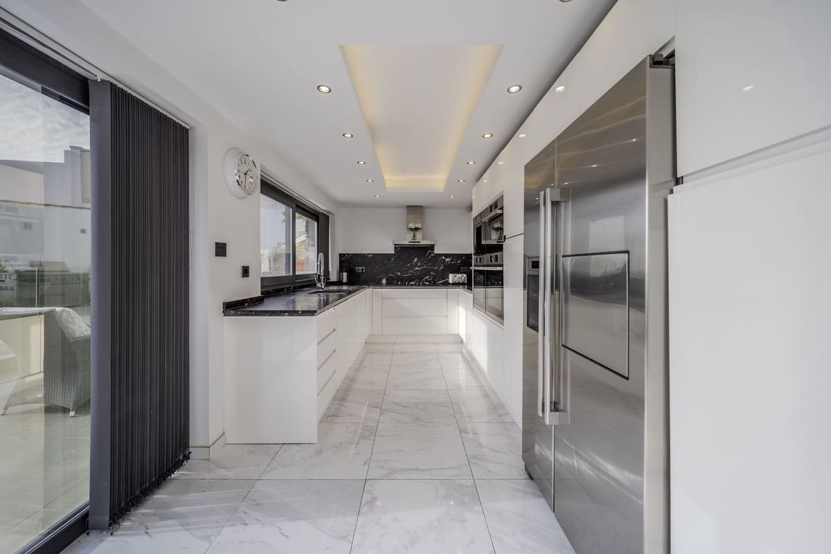 6 Zimmer Villa zu verkaufen in Benalmadena mit Pool Garage - 1.450.000 € (Ref: 8972127)