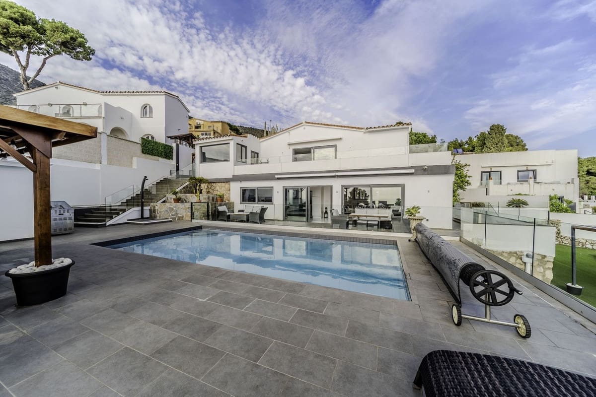 6 Zimmer Villa zu verkaufen in Benalmadena mit Pool Garage - 1.450.000 € (Ref: 8972127)