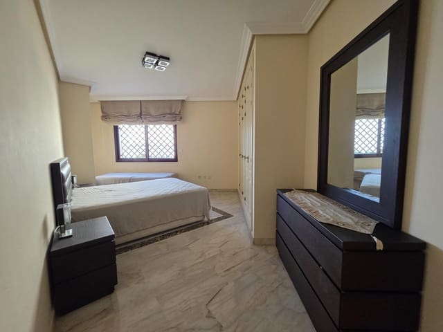 2 soveværelse Lejlighed til salg i Zona Centro Comercial Torrequebrada, Benalmádena med swimmingpool - € 565.000 (Ref: 9220201)