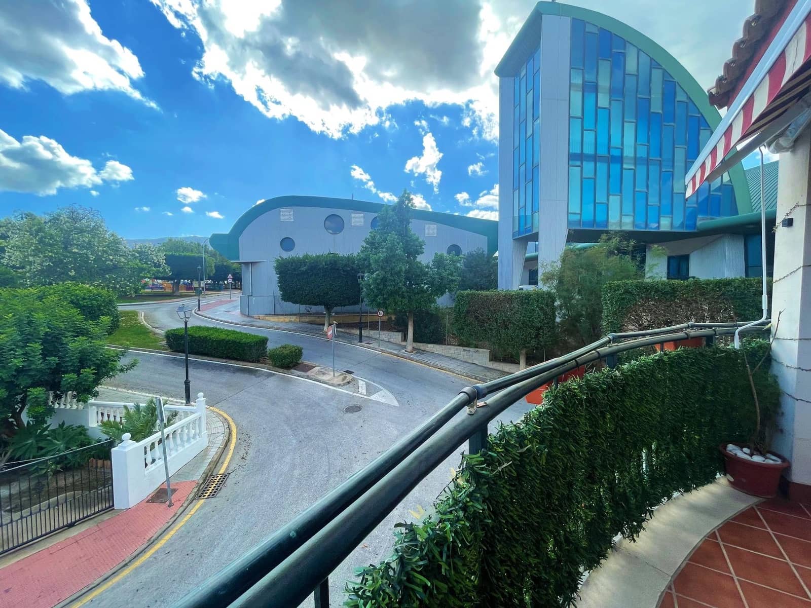 3 sovrum Radhus till salu i Alhaurin de la Torre med pool garage - 450 000 € (Ref: 9359502)