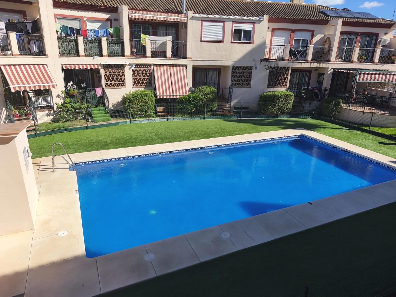 3 sovrum Radhus till salu i Alhaurin de la Torre med pool garage - 450 000 € (Ref: 9359502)