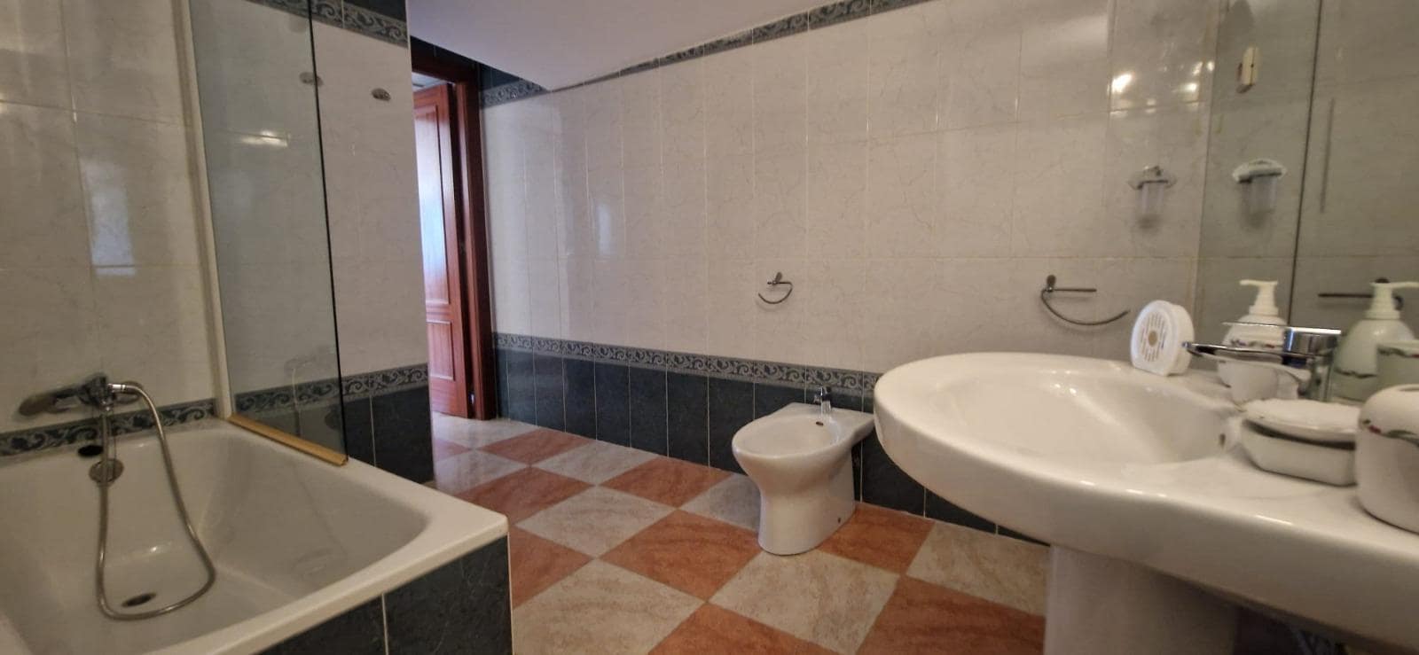 3 soverom Leilighet til salgs i Benalmadena med svømmebasseng garasje - € 489 000 (Ref: 9551302)