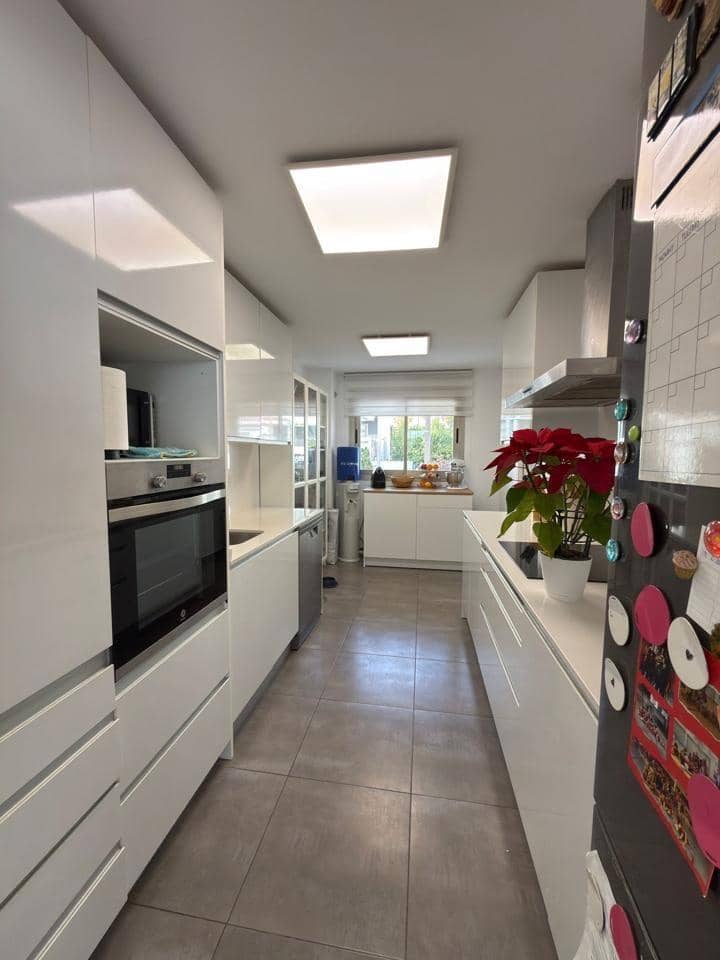 4 quarto Moradia em Banda para venda em Pinos de Alhaurin com piscina - 689 000 € (Ref: 9607994)