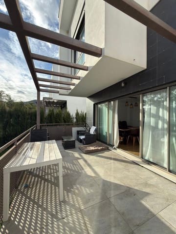 4 quarto Moradia em Banda para venda em Pinos de Alhaurin, Alhaurín de la Torre com piscina - 689 000 € (Ref: 9607994)